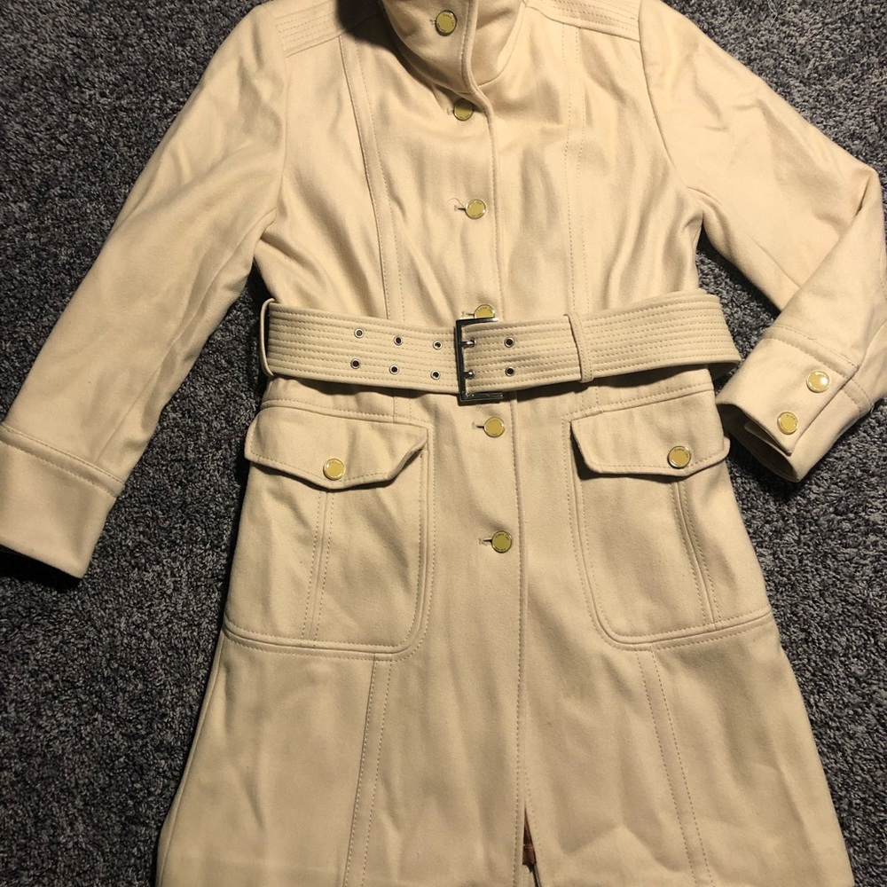 Kenneth Cole  Cream Coat Belted Classy⭐️⭐️⭐️⭐️⭐️Size 6P